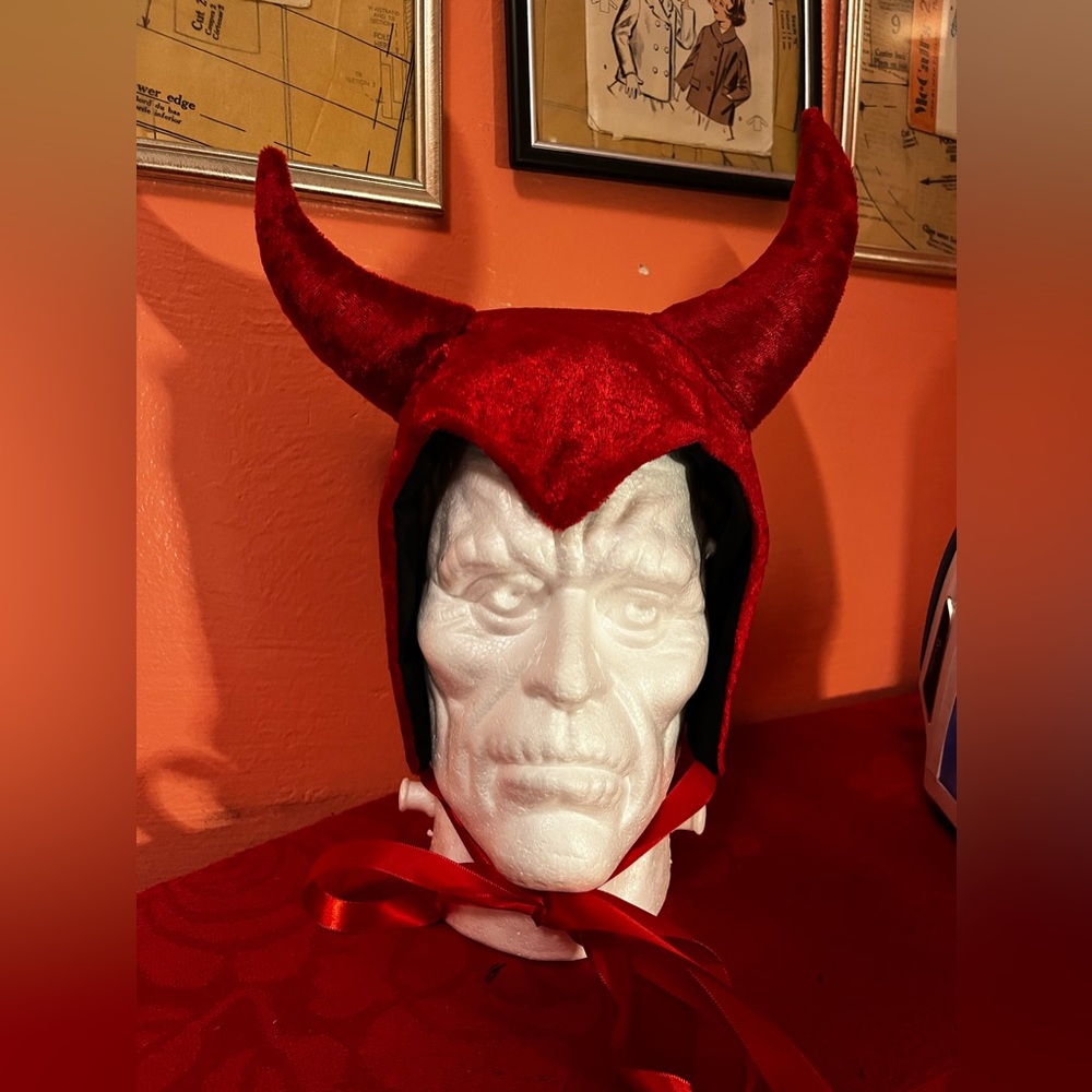 Red Penne Velvet Devil Bonnet